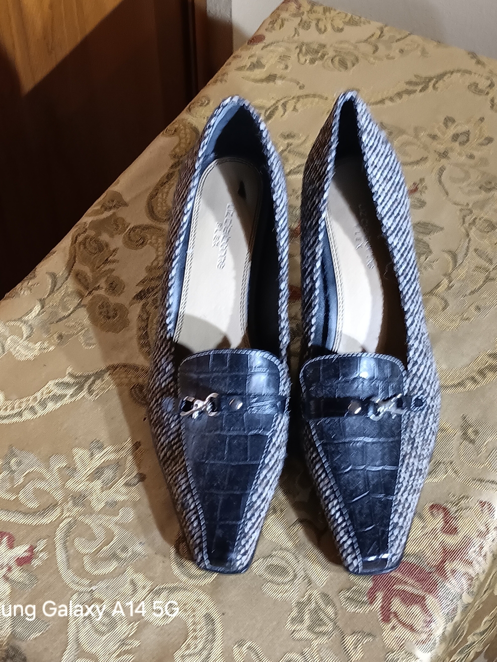 Liz Claiborne Black Croc-Embossed Loafers with Woven Sides